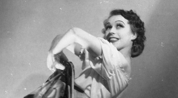  Loda Halama podczas wykonywania tańca.  