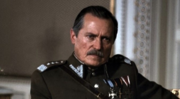  Emil Karewicz w filmie "Katastrofa w Gibraltarze" z 1983 r.  