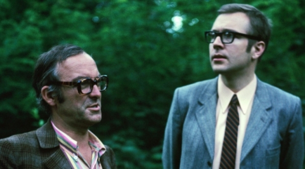  Operator Witold Sobociński i reżyser Krzysztof Zanussi w trakcie realizacji filmu "Życie rodzinne" w 1970 r.  