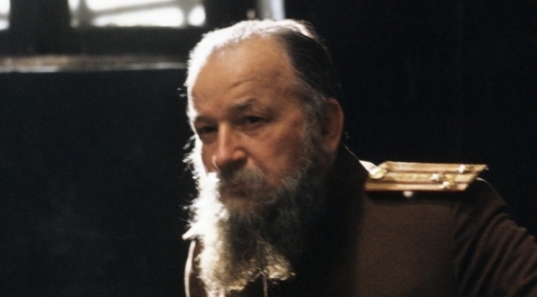  Gustaw Lutkiewicz w roli naczelnika więzienia w filmie "Pismak" z 1984 r.  