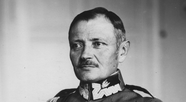  Kazimierz Dzierżanowski, generał dywizji, dowódca OK VII Poznań.  