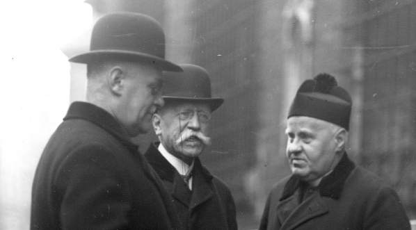  Wizyta ministra wyznań religijnych i oświecenia publicznego Gustawa Dobruckiego w Krakowie w kwietniu 1927 r.  