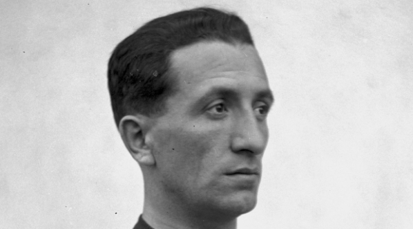  Leon Sperling, piłkarz klubu sportowego Cracovia.  