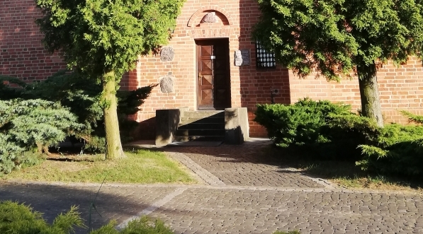  Kościół obronny w Brochowie.  