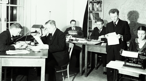  Redakcja Ilustrowanego Kuriera Codziennego w Krakowie, grudzień 1935 r.  