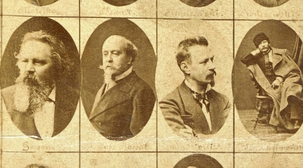  Tableau z portretami malarzy.  