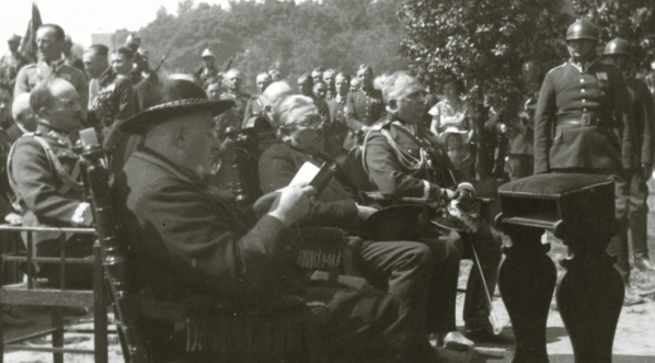  Msza polowa podczas jubileuszu piętnastolecia 18. Pułku Ułanów Pomorskich w Grudziądzu, czerwiec 1934 roku.  