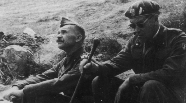  Generałowie Nikodem Sulik i Zygmunt Bohusz-Szyszko w czasie bitwy o Monte Cassino w maju 1944 r.  