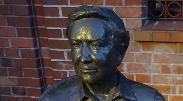  Pomnik Elżbiety Zawackiej w Toruniu.  