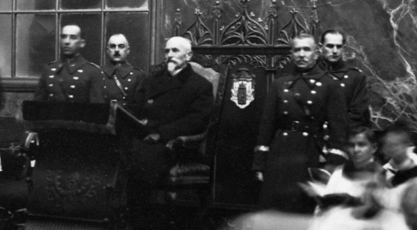  Pogrzeb Prymasa Polski ks. kard. Edmunda Dalbora w lutym 1926 roku.  