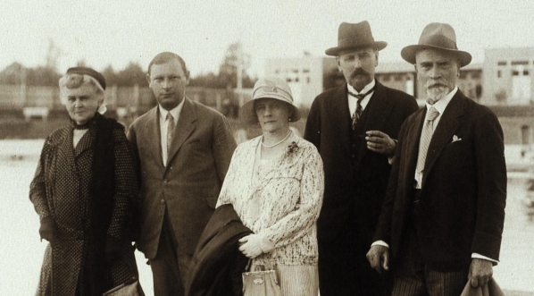  Lucyna Kotarbińska, Karol Irzykowski i  Jan Lorentowicz podczas spaceru w Truskawcu.  