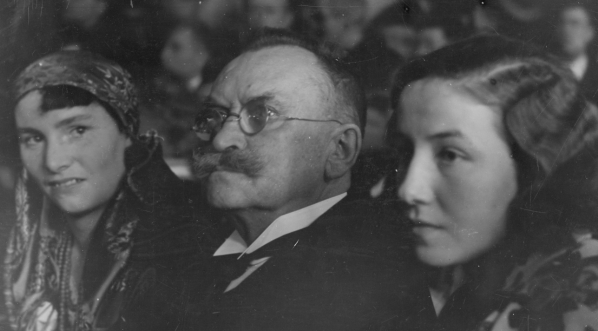  Franciszek Nowicki podczas uroczystej akademia z okazji 70-lecia swoich urodzin w 1934 r.  