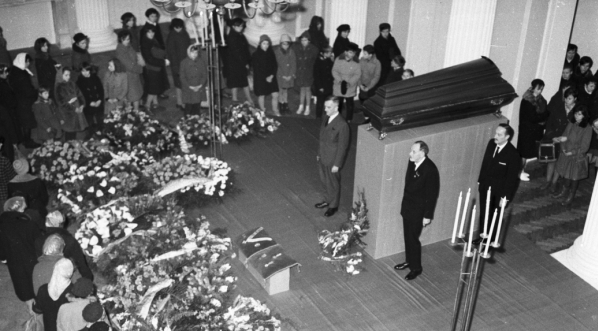  Uroczystości pogrzebowe Władysława Broniewskiego w Warszawie w lutym 1962 r.  