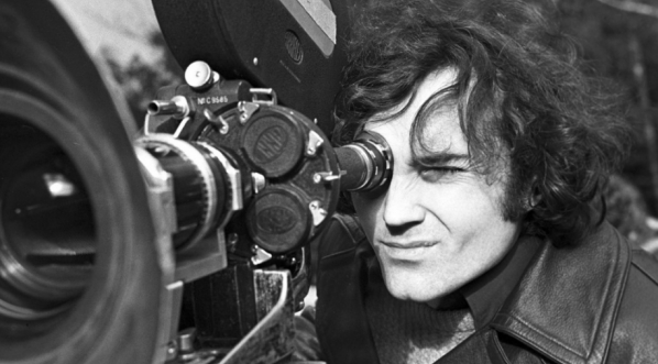  Janusz Kondratiuk w trakcie realizacji filmu "Pies" w 1973 r.  