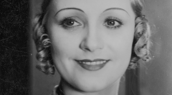  Loda Niemirzanka jako Pokojówka Joanny w filmie "Księżna Łowicka" z 1932 r. .  