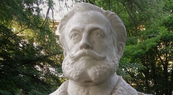  Pomnik Józefa Hauke  w parku Jordana w Krakowie.  