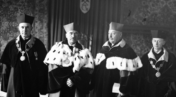  Senat Akademii Górniczej w Krakowie na inauguracji roku akademickiego 1932/1933.  