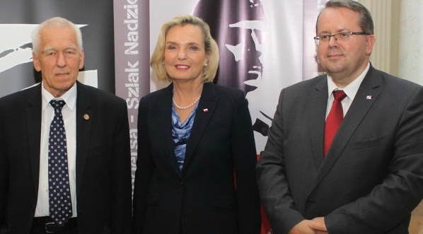  Kornel Morawiecki, Anna Maria Anders i Arkadiusz Urban w Warszawie podczas promocji książki "Wspomnienia z Kazachstanu", 21.09.2016 r.  