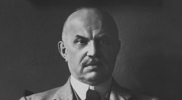  Kazimierz Olszowski - poseł nadzwyczajny i minister pełnomocny Polski w Niemczech.  