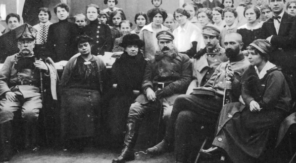  Pracownicy intendentury Legionowej w Zakopanem z zaproszonymi gośćmi 16.12.1914 r.  