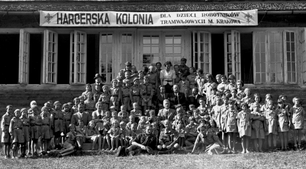  Kolonia harcerska dla dzieci robotników tramwajowych z Krakowa w Ojcowie w lipcu 1937 r.  