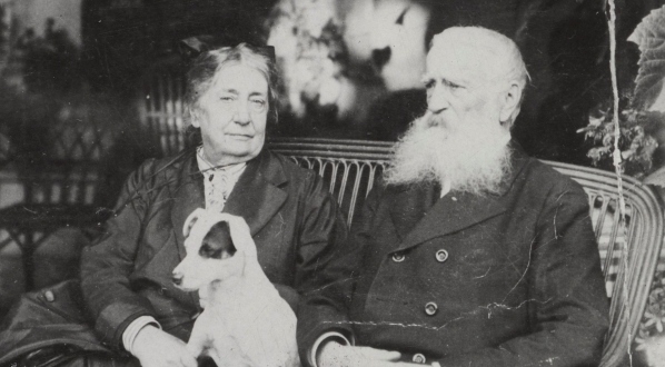  Mieczysław Kwilecki z żoną Marią na werandzie.  