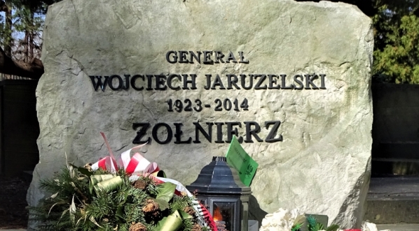  Grób  Wojciecha Jaruzelskiego na Wojskowych Powązkach w Warszawie.  