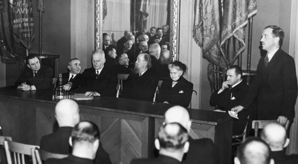  Obrady Komitetu Przyjaciół Opery na Ratuszu w Warszawie w marcu 1938 roku.  