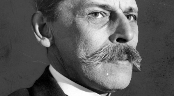  Wiesław Chrzanowski, minister przemysłu i handlu.  