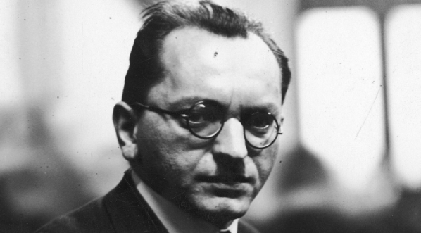  Adam Ciołkosz jako oskarżony w procesie brzeskim w Sądzie Okręgowym w Warszawie.  