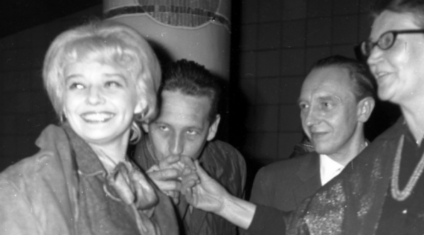  Premiera filmu "Godzina pąsowej róży" w 1963 roku.  