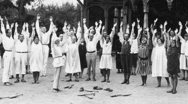  Lecznica doktora Apolinarego Tarnawskiego w Kosowie.  