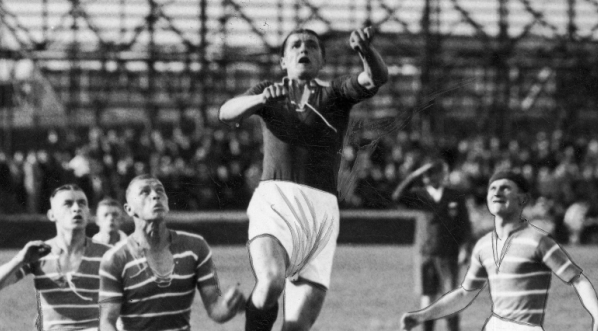  Mecz piłki nożnej Ruch Hajduki Wielkie - Dąb Katowice w Hajdukach Wielkich w październiku 1936 r.  