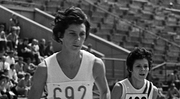  Bieg sprinterski kobiet na Mistrzostwach  Polski w Lekkiej Atletyce na stadionie Skry w Warszawie w czerwcu 1971 r.  