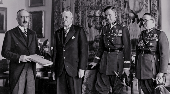  Prezydium Zarządu Głównego Aeroklubu RP na audiencji u prezydenta RP Ignacego Mościckiego, 23.04.1934 r.  