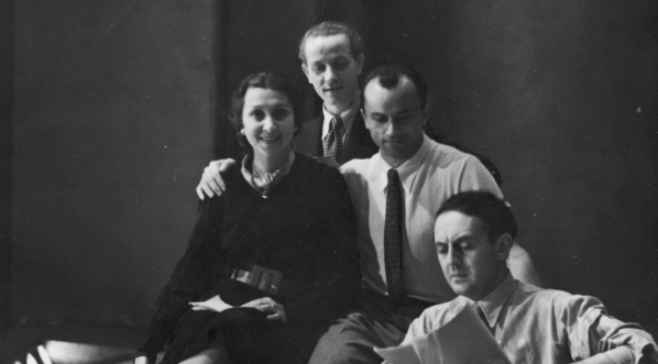  Próba do operetki "Miłosne walce" Oskara Straussa w teatrze "Wielka Operetka" w Warszawie w sierpniu 1936 r.  