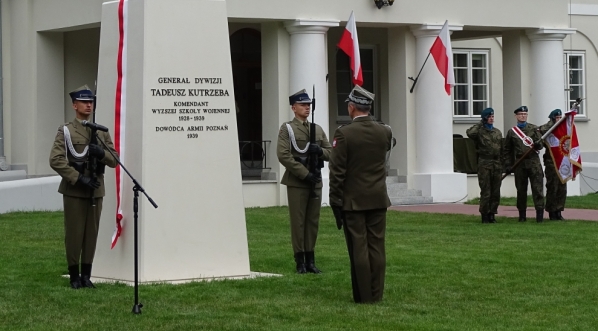  Uroczystość odsłonięcia pomnika gen. Tadeusza Kutrzeby w Akademii Sztuki Wojennej w Rembertowie 23.07.2020 r.  