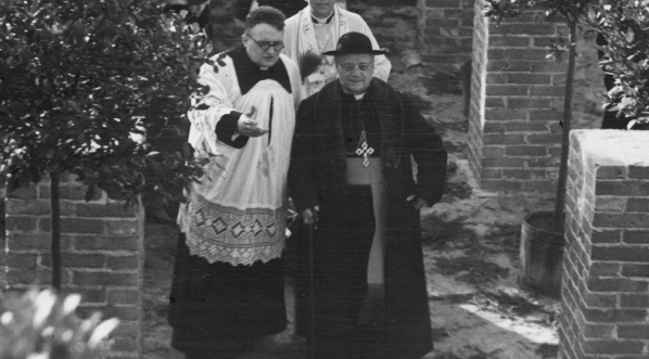  Uroczystość poświęcenia kamienia węgielnego pod budowę Domu Pracy towarzystwa "Caritas" dla Najbiedniejszej Młodzieży Annopola i Bródna w Annopolu przy ul. Poborzańskiej 15.11.1935 r.  