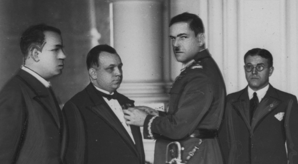  Uroczystość odznaczenia Krzyżami Zasługi pracowników Dowództwa Okręgu Korpusu VII Poznań w grudniu 1933 r.  
