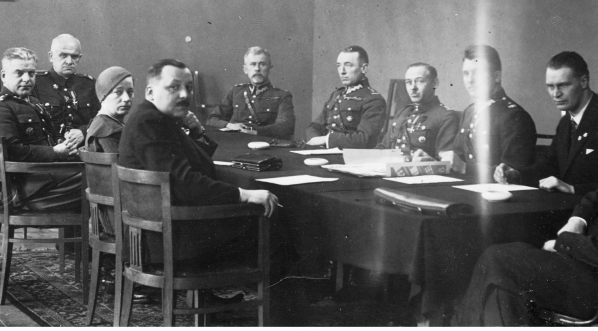  Posiedzenie komisji nadawczej Wielkiej Honorowej Nagrody Sportowej za najlepszy wyczyn sportowy w 1932 r.  