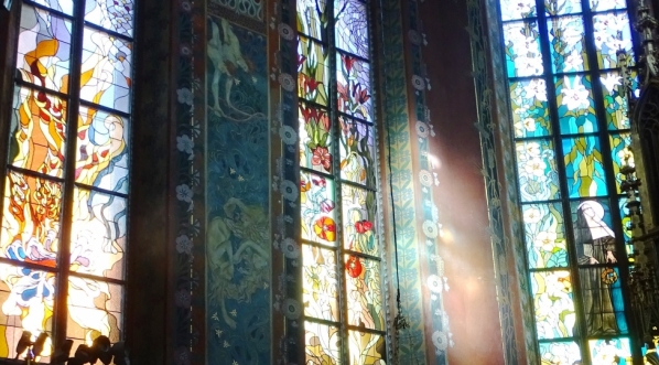  Witraże Stanisława Wyspiańskiego w prezbiterium kościoła św. Franciszka z Asyżu w Krakowie.  