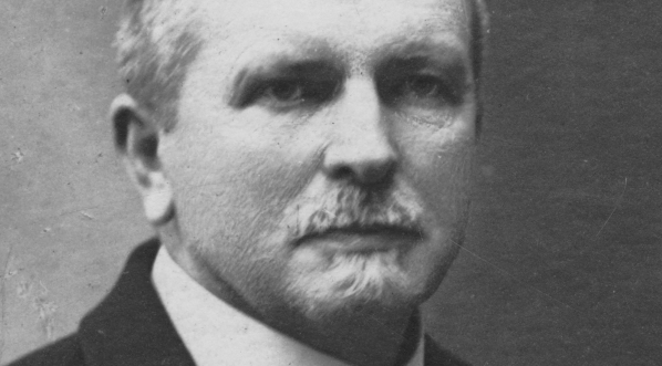  Julian Szymański - okulista, profesor Uniwersytetu Wileńskiego, polityk.  