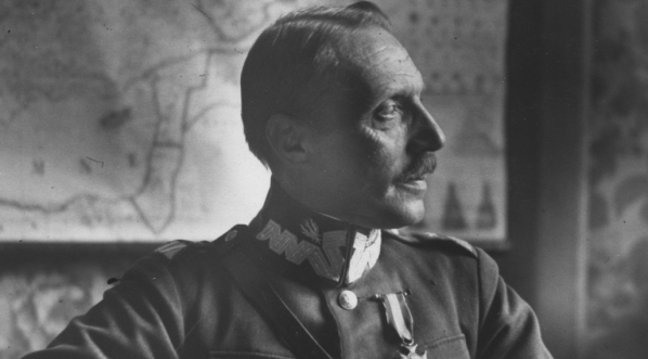  Jan Wróblewski, generał brygady, dowódca OK I Warszawa.  