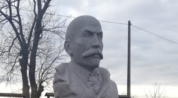  Popiersie Jacka Malczewskiego w Wielgiem w Powiecie Lipskim.  