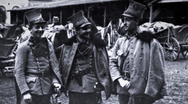  Ułani z I Brygady Legionów na postoju w Nowym Sączu podczas kampanii podhalańskiej w 1914 r.  
