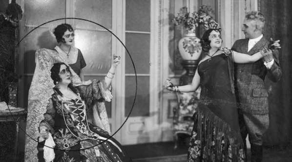  Komedia „Królowa Biarritz” Romana Collusa i Maurice'a Hennequina w Teatrze Letnim w Warszawie w czerwcu 1927 roku.  