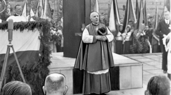  Uroczystość odsłonięcia pomnika księdza Ignacego Skorupki w Ossowie podczas święta 36. pułku piechoty Legii Akademickiej 4.06.1939 r.  