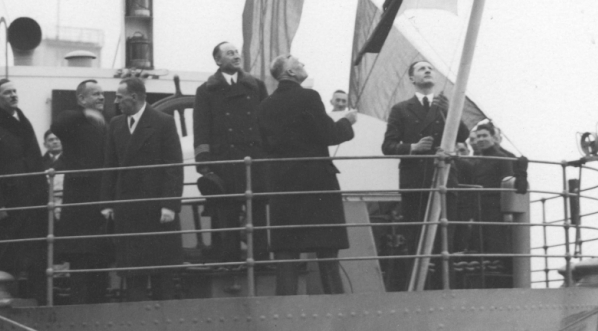  Uroczystość poświęcenia statku handlowego s/s "Lech" w porcie w Gdyni w marcu 1934 r.  