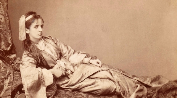  Portret Heleny z Rosenów Górskiej w stroju orientalnym.  