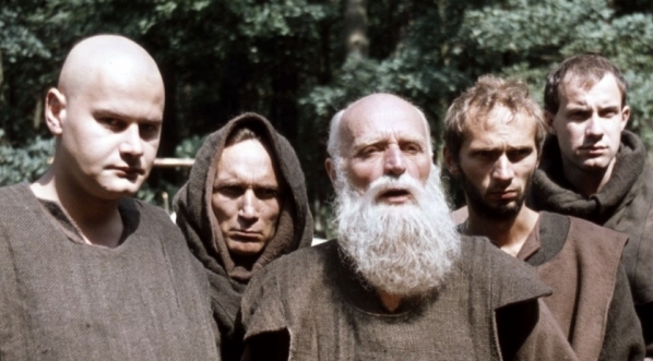  Scena z filmu Lecha Majewskiego "Rycerz" z 1980 r.  